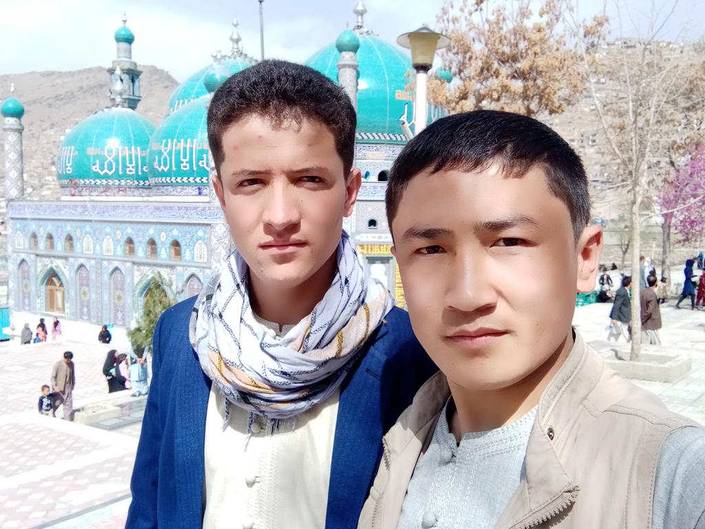 برادران خوبم #محمدمهدی_کاریزی و محمد کاریزی راه یابی هردوی تان در دانشگاه پروان ودانشگاه کابل،اول برای خودتان ودوم برای پدرجانم ومادرجانم وباقی خانواده وبرادرانم تبریک عرض میکنم،وآرزوی سلامتی ودرخشش بهترتان را دارم.
برادران خوبم همیشه موفق باشید.