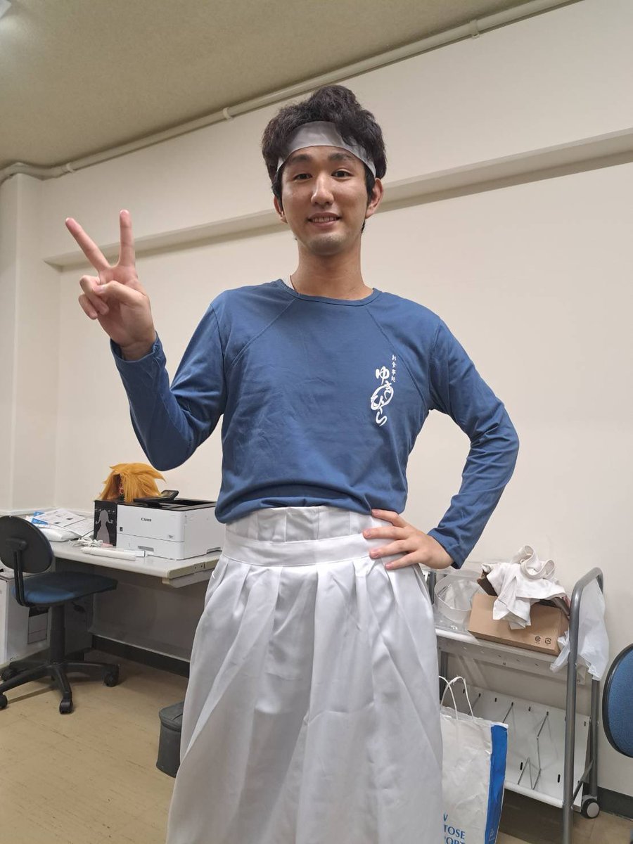fes_corocoro's tweet photo. アニメ漫画サークルのコスプレ👕
なんのキャラでしょうか？

#大学祭 #人間環境大学 #人間環境大学総合心理学部 #心心祭 #ころころさい #アニメ漫画研究サークル https://t.co/DgHMfuu1iK
