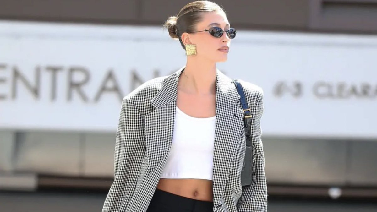BabiesArt_'s tweet photo. Hailey’s street style <<<<< https://t.co/2zH3Kl5phQ