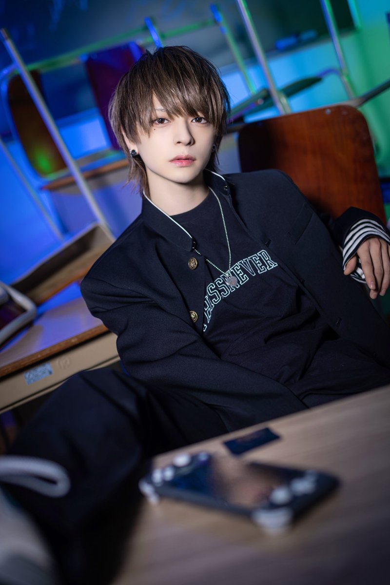 saku333o_'s tweet photo. 学園ドラマで1番後ろの席にいる人 https://t.co/JBrPhNIlWp