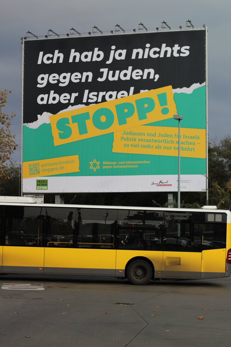 Ab heute hängen unsere Plakate in Berlin, Dortmund, Hannover, Leipzig, Münster, Freiburg, Frankfurt am Main und Kassel. Am Berliner Südkreuz gibt es dieses besondere Exemplar. Augen auf auch beim Berliner Fenster und im Kino und und und