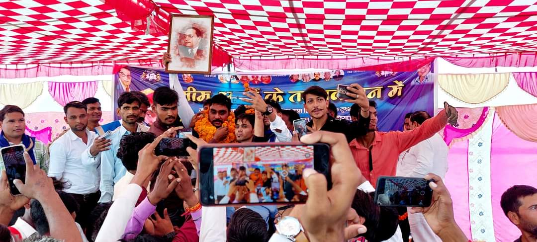 Manjeetsnotiyal's tweet photo. पहुंच चुके है फिरोजाबाद में मनुवादियों से निपटने
बहुत जल्द जमीनें वापस होगी
आज उत्तर प्रदेश जिला फिरोजाबाद में
#arkhshan #jamin #vapas #karo
#arakshan #jamin #humara #svedhanik #ashikar #h
#artical #15(4)#siksha #me #arkshan #svedhanik #adhikar #h
#sabhi #ayog #me #arakshit https://t.co/5TgFhM6Kw8