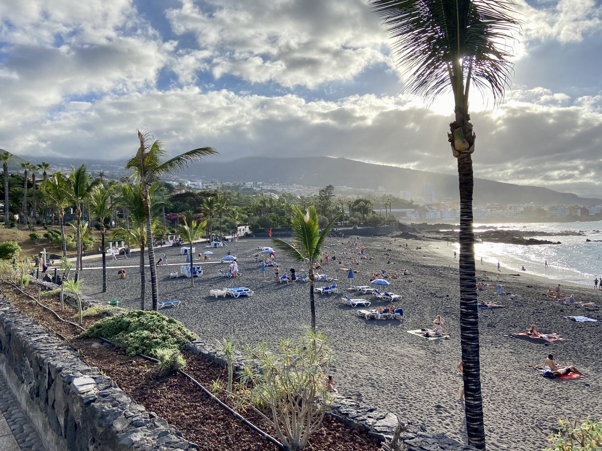 EstherChristina's tweet photo. Puerto de la Cruz - Der Inbegriff von Urlaub: Sonne, Palmen und schwarze Lavastrände.
#Urlaub #Teneriffa https://t.co/Irf361K9LI