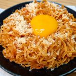 チキンラーメンが韓国風に!「うま辛カルボナーラ」。