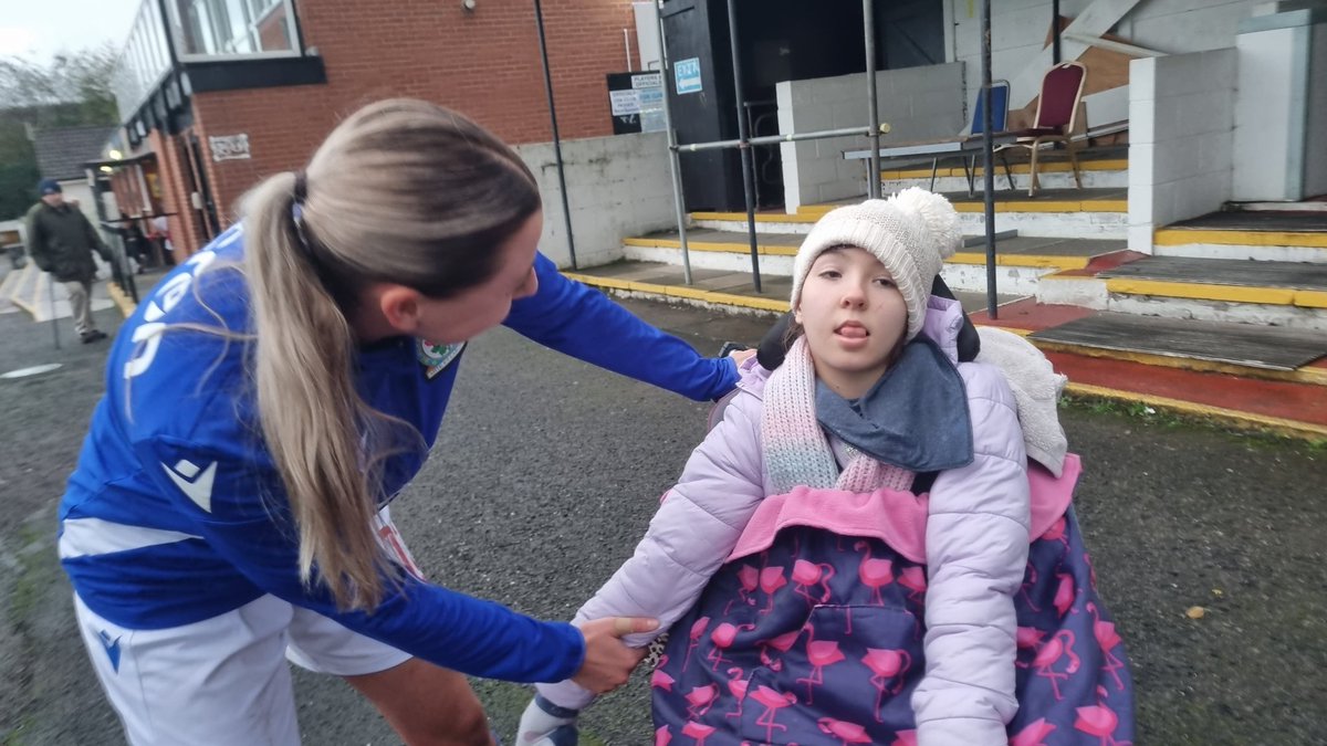 Neave got to meet <a href="/RoversLadies/">Rovers WFC</a> match winner @Ellieleek95 yesterday.  Proud to support our local ladies team &amp; <a href="/niamhmurphy_3/">Niamh Murphy</a> who had a great game