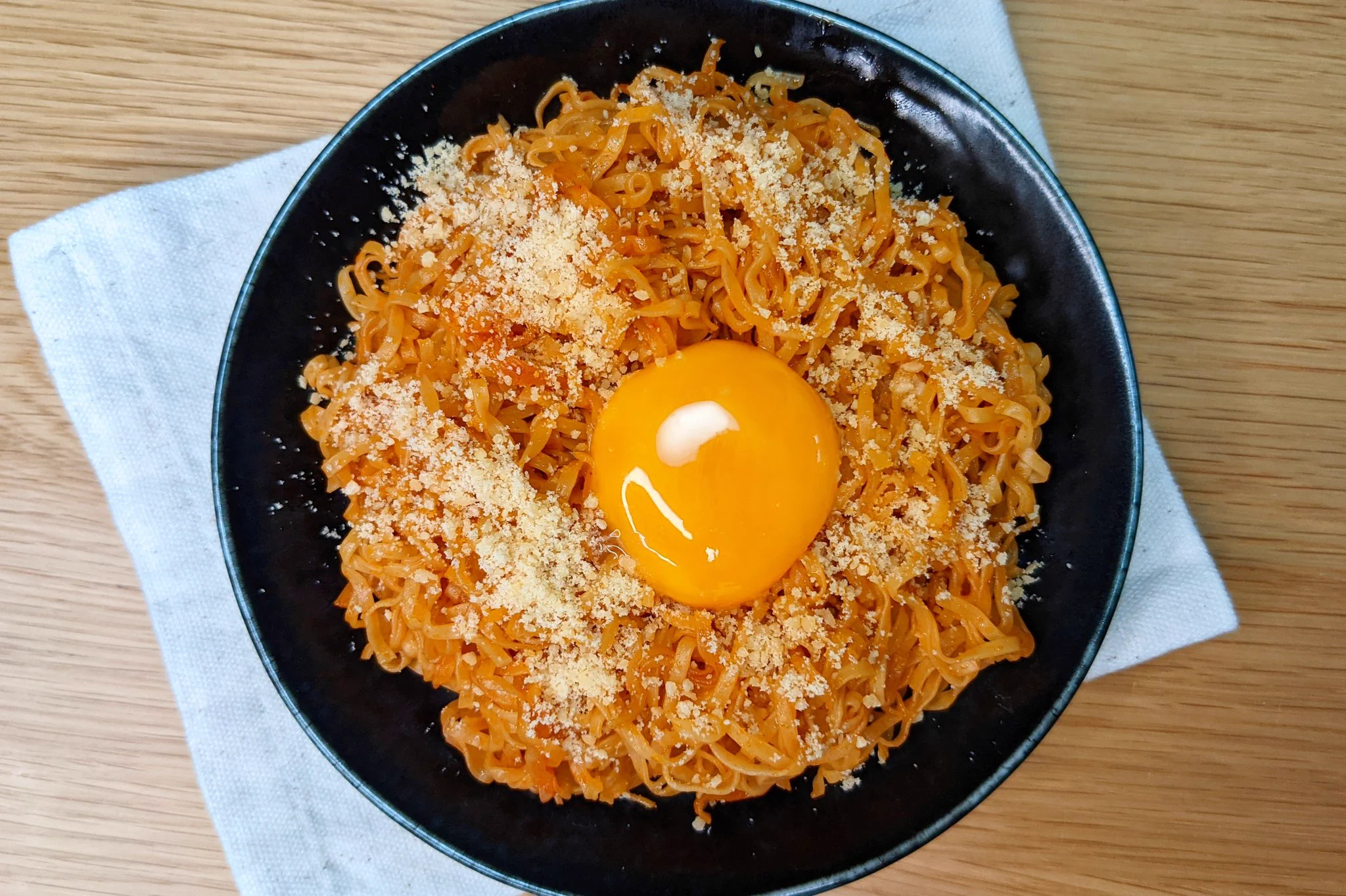チキンラーメンが韓国風に！「うま辛カルボナーラ」。
