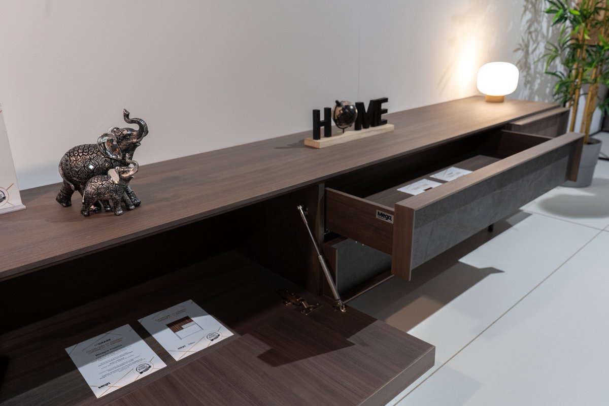 Fusionamos la #artesanía con las nuevas tendencias del #diseño y la última #tecnología. 
Así es cómo fabricamos #mueblesdediseño de forma artesanal, logrando un equilibrio perfecto entre lo artesanal y lo actual 👇🏻
✅ megamobiliario.es/muebles-de-dis…
#MegaMobiliario #mueblesartesanales