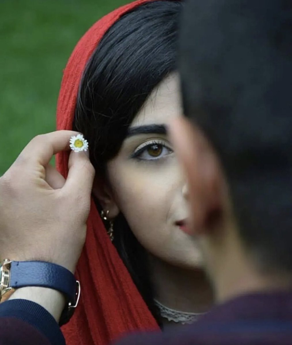 💞
لن يكون عمرك كله ربيعاً
ستتناوب على حياتك الفصول الأربعة
تلفحك الحرارة أحياناً
وتتجمد في صقيع البرودة مرات
وسوف تتساقط أحلامك اليابسة
لتنمو أحلاماً جديدة مزهرة بالأمل
لابد أن تزهر حياتك من جديد …
#رسالة_اليوم 
#هنووو***