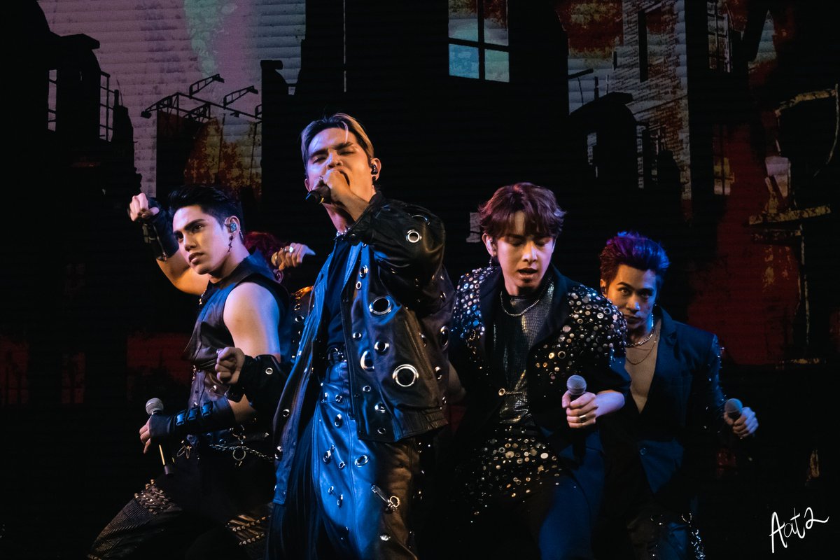 atinatinlangto2's tweet photo. The alpha leads the pack 🐺

@SB19Official #SB19                       
#WYATTourNewYork https://t.co/0XI0o9p1xI