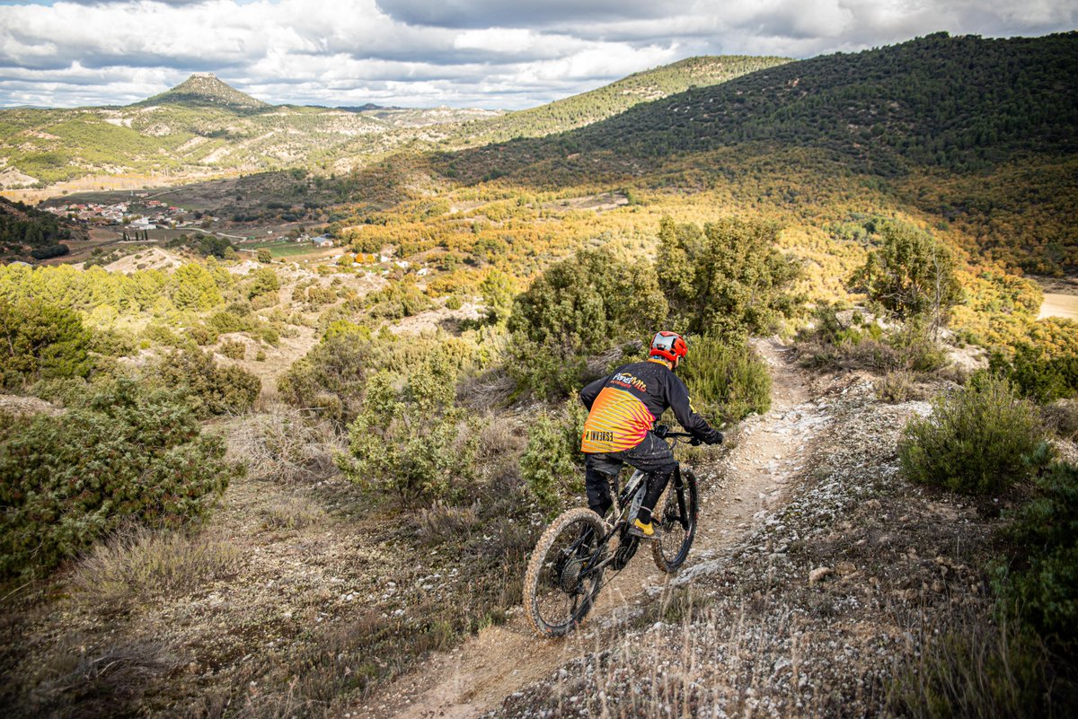 🍁 ¡Como nos gusta el #otoño! En el territorio #ZonaZentro puedes disfrutar de la experiencia del otoño a lomos de tu bici recorriendo senderos con vistas espectaculares, como la Ruta 1 Rodeo a las Tetas de Viana en Trillo. ¿La conocéis ya?
zonazentro.es/las-rutas/ruta…
#MTBEspaña