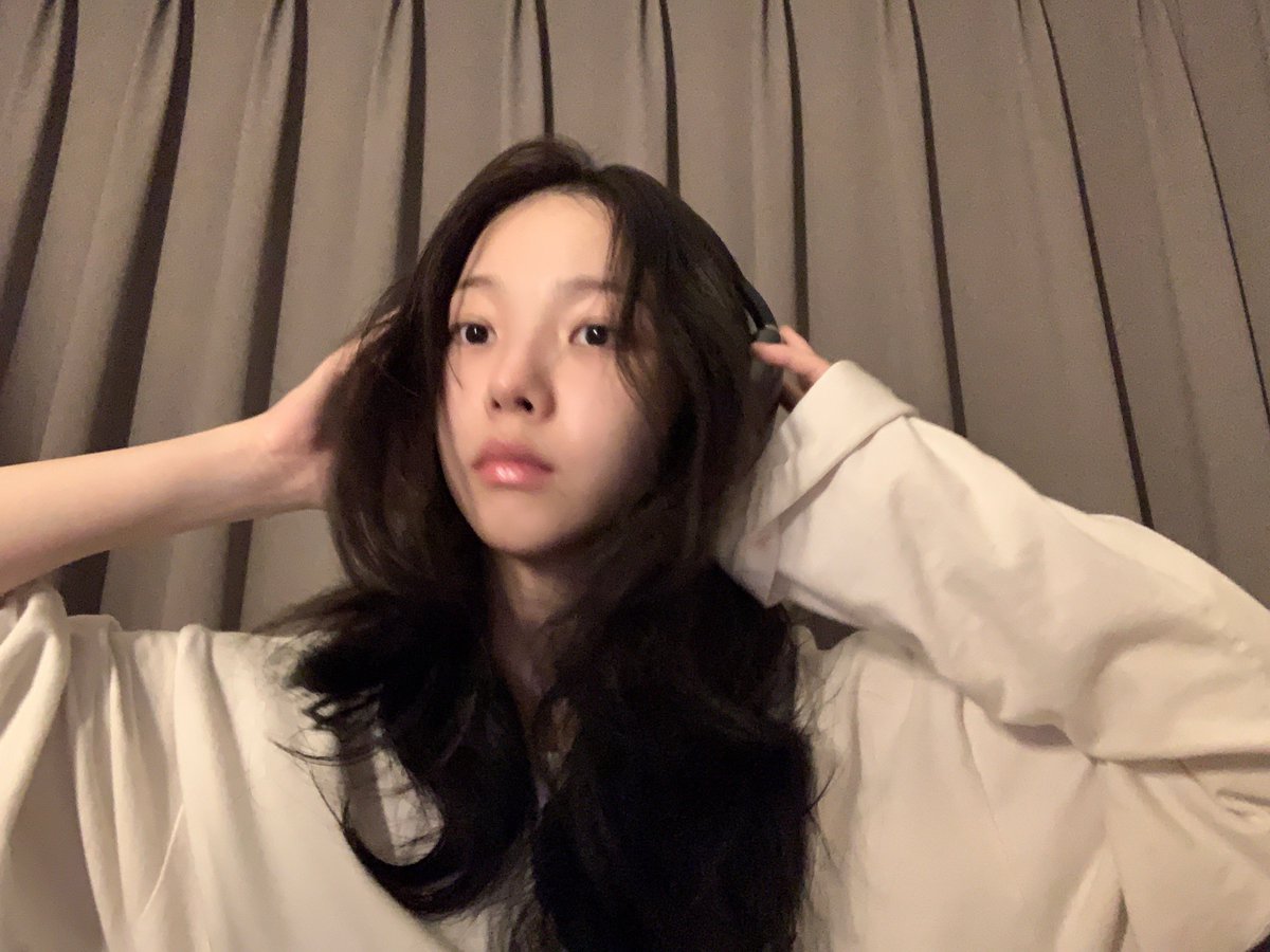 winrina_bbl's tweet photo. 💙💭 221107
[8:24pm KST] 

“I’m heree~~?” https://t.co/KP4tiheWoa
