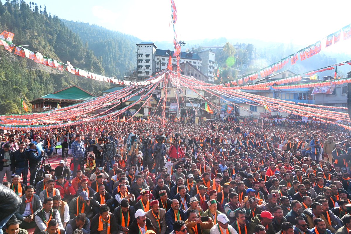 आज हिमाचल प्रदेश के शिमला स्थित जुब्बल कोटखाई में जनसभा को संबोधित किया।

आदरणीय प्रधानमंत्री श्री <a href="/narendramodi/">Narendra Modi</a> जी के नेतृत्व में नई राजनीतिक संस्कृति ने आकार लिया है, यह विकास की संस्कृति है।

मैं इस उत्साह से आश्वस्त हूँ कि जनता देवभूमि में रिवाज बदलकर पुनः भाजपा को ला रही है।