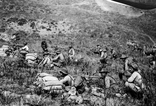 PlataformaMill1's tweet photo. #TalDíaComoHoy el 7 de noviembre de 1921, la I y II Banderas del #TercioDeExtranjeros, al mando del comandante #Franco y formando parte de la columna del general #Sanjurjo, intervienen en las operaciones de #SebTazarut y #RíoDeOro. https://t.co/dKcwYEtMGV