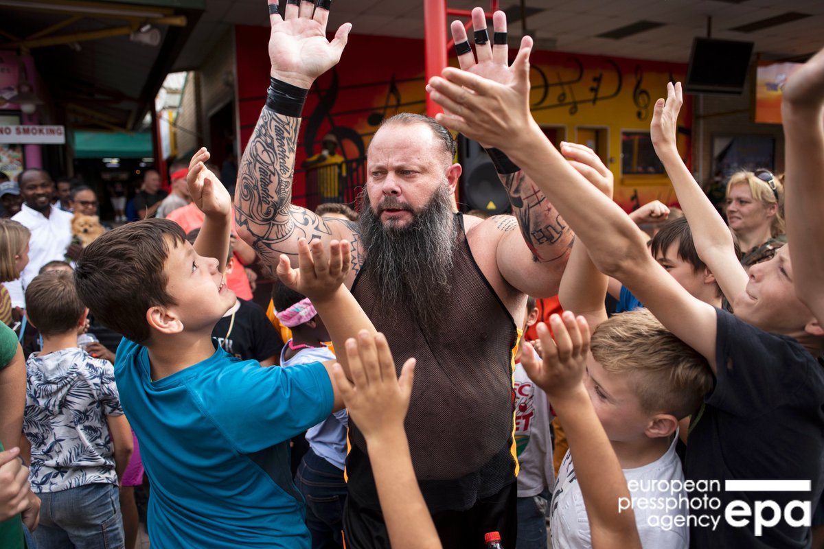 KimLudbrook's tweet photo. On the @EPA_Images @EFEnoticias wire service. Photoset on #hardcore #wrestling in #johannensurg. @CanonEMEApro @CanonEMEA @PJournalismNews #photojournalism #photojounalist #wrestling #fighting https://t.co/NsDP1lf0OW