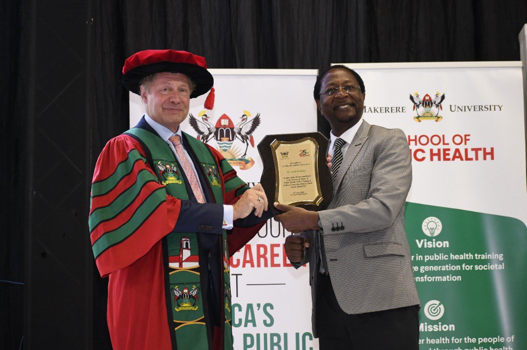 This morning Dr. Seth Berkley, Head of @Gavi was formally gowned in honour of the Honorary Doctorate conferred on him on 17 May 2021 by Makerere University. Dr. Berkley gave a moving speech on The Power and Science of Vaccines. Congratulations, @GaviSeth!