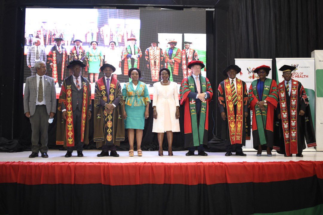ProfNawangwe's tweet photo. This morning Dr. Seth Berkley, Head of @Gavi was formally gowned in honour of the Honorary Doctorate conferred on him on 17 May 2021 by Makerere University. Dr. Berkley gave a moving speech on The Power and Science of Vaccines. Congratulations, @GaviSeth! https://t.co/RAEZ5sP39C