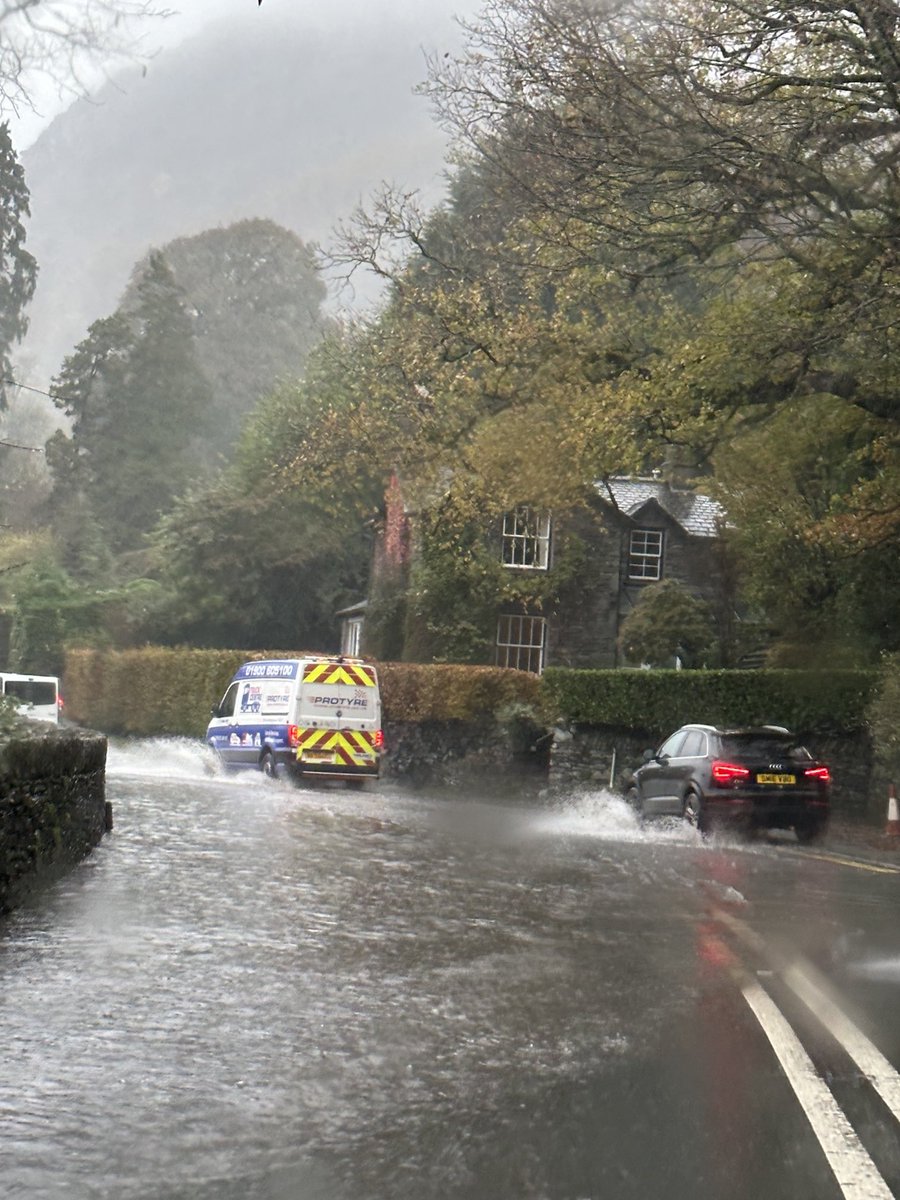 Take care at #Rydal A591 Badger Bar #ambleside to #Grasmere #flooding ⁦<a href="/CumbriaWeather/">ᴄᴜᴍʙʀɪᴀ ᴡᴇᴀᴛʜᴇʀ</a>⁩