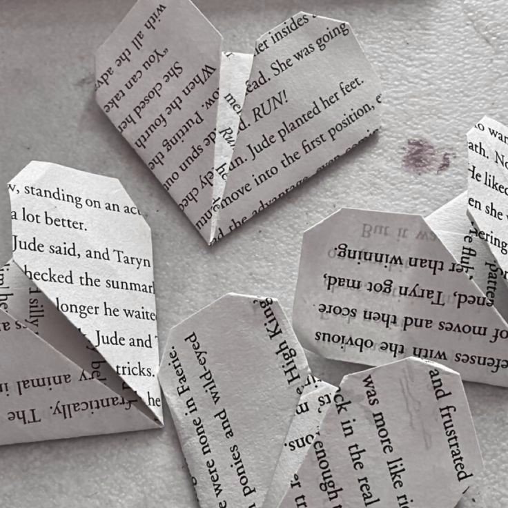 zych1ves's tweet photo. Cupid's Curse
— a #leeknow au

He cursed himself. Hayden (lmh) cursed himself. He cursed that nothing can ever make him fall in love with anyone. And then Cupid's arrow finally struck him. Then there he was, falling for no one other than his class's transferee, Fiorella (oc). https://t.co/iXBfHwCXzQ