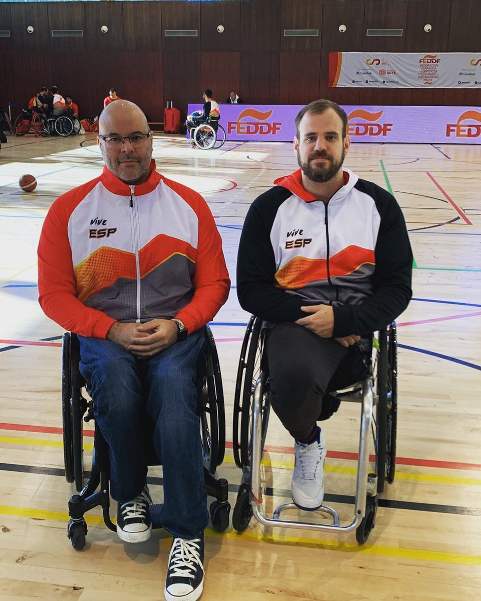 fdifundbsr's tweet photo. 👏Este fin de semana nuestro entrenador Rafa Muiño @rafff75
y nuestro jugador Alexis Ruíz @alexisbiggie17 estuvieron con el #TeamESP en la Copa de Naciones de #BSR logrando 🇪🇸ser campeones.
¡Enhorabuena!
#OrgulloFDI🤍
@FDIfundacion
@FEDEDDF
@BsrEspana https://t.co/11xLCyzxCu