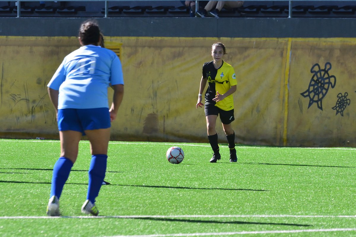 📝 PRIMER EQUIPO | CRÓNICA

Buen resultado de nuestro senior tras una gran primera parte con balón y llegadas bien construidas. La falta de concentración y los fallos en la presión nos hicieron sufrir hasta el final, ante un rival complicado.

Goles: <a href="/lauragonzlg/">lauragonzlg</a> (2) y <a href="/mrtnz262/">Martínez.</a>