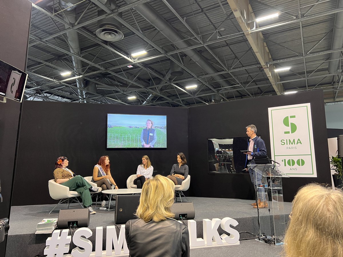Merci <a href="/SarahSingla/">Sarah Singla</a> pour ce témoignage essentiel à notre conférence sur la place des femmes dans le secteur agricole au <a href="/sima_paris/">SIMA Paris</a> 🙏🏻 <a href="/chachamrl/">Charlotte Morel</a> <a href="/Womeninagmag/">Women in Ag</a> <a href="/GabrielleDufou5/">gabrielle dufour</a> <a href="/Thierry_Agri/">Thierry Agriculteur d'Aujourd'hui</a> #SIMA #SIMA2022