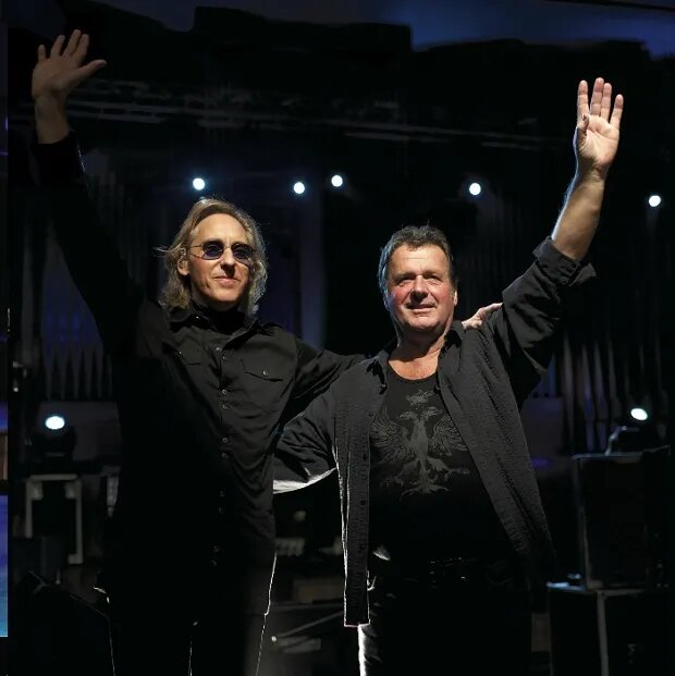 joserael's tweet photo. #UK Reunion #EddieJobson &amp; @officialjwetton "In The Dead of Night" w/ #AlexMachacek (gtr) and #MarcoMinnemann (drums) [live at Club Citta', Tokyo, Japan, April 15-18, 2011] @Mitsouko0...   https://t.co/Ae0DfcWXsE https://t.co/sWTHijuv4k