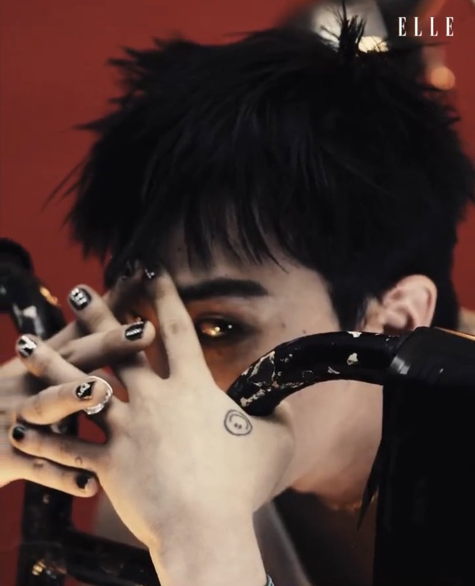MGBIG8's tweet photo. GDRAGON baby https://t.co/SFg0UWh34d