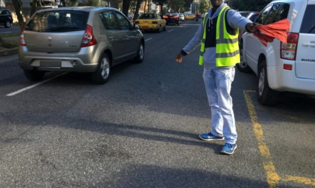 ReporteYa's tweet photo. #7Nov #ParquerosAmbulantes
@GerardoValentin: Es hora de detener la proliferación en la ciudad de Caracas

Se adueñan de las calles e imponen tarifas sin ningún control oficial

¿Por qué no se implementa de una vez por todas, el uso de parquímetros para organizar nuestras calles? https://t.co/huHbwaIidP