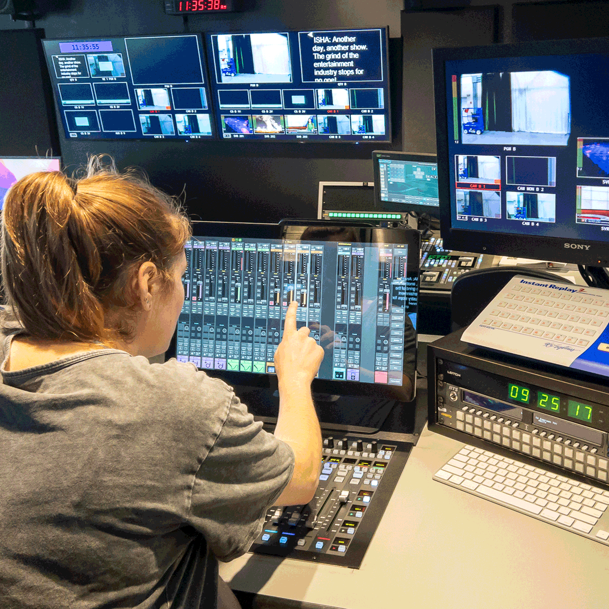 solidstatelogic's tweet image. Emerson College Upgrades its Broadcast Audio Capabilities, Outfitting Four Control Rooms with Solid State Logic System T Production Platform 

Full story: bit.ly/EmersonCollege…
 
#SolidStateLogic #SystemT #BroadcastAudio #MusicTechnology #BroadcastEducation #EmersonCollege