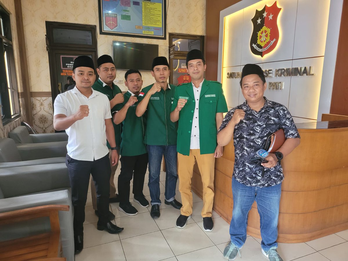 abrarrahman1926's tweet photo. Faizal Assegaf sudah melukai hati dan perasaan kami, NU dan Ketua Umum kami telah diserang dengan fitnah secara keji. 

Bersiaplah bertanggungjawab di meja Pengadilan Zal? @faizalassegaf https://t.co/bVdcsN9KPL