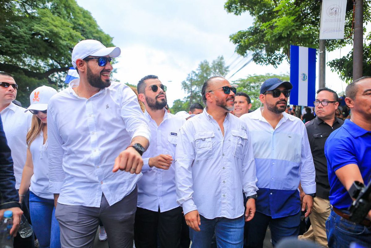 DennisSalinas_'s tweet photo. Buenos días pueblo salvadoreño, iniciamos una nueva semana laboral. 

Exitos y bendiciones. ¡Feliz lunes!  ☀️ https://t.co/KhE11Wgzok