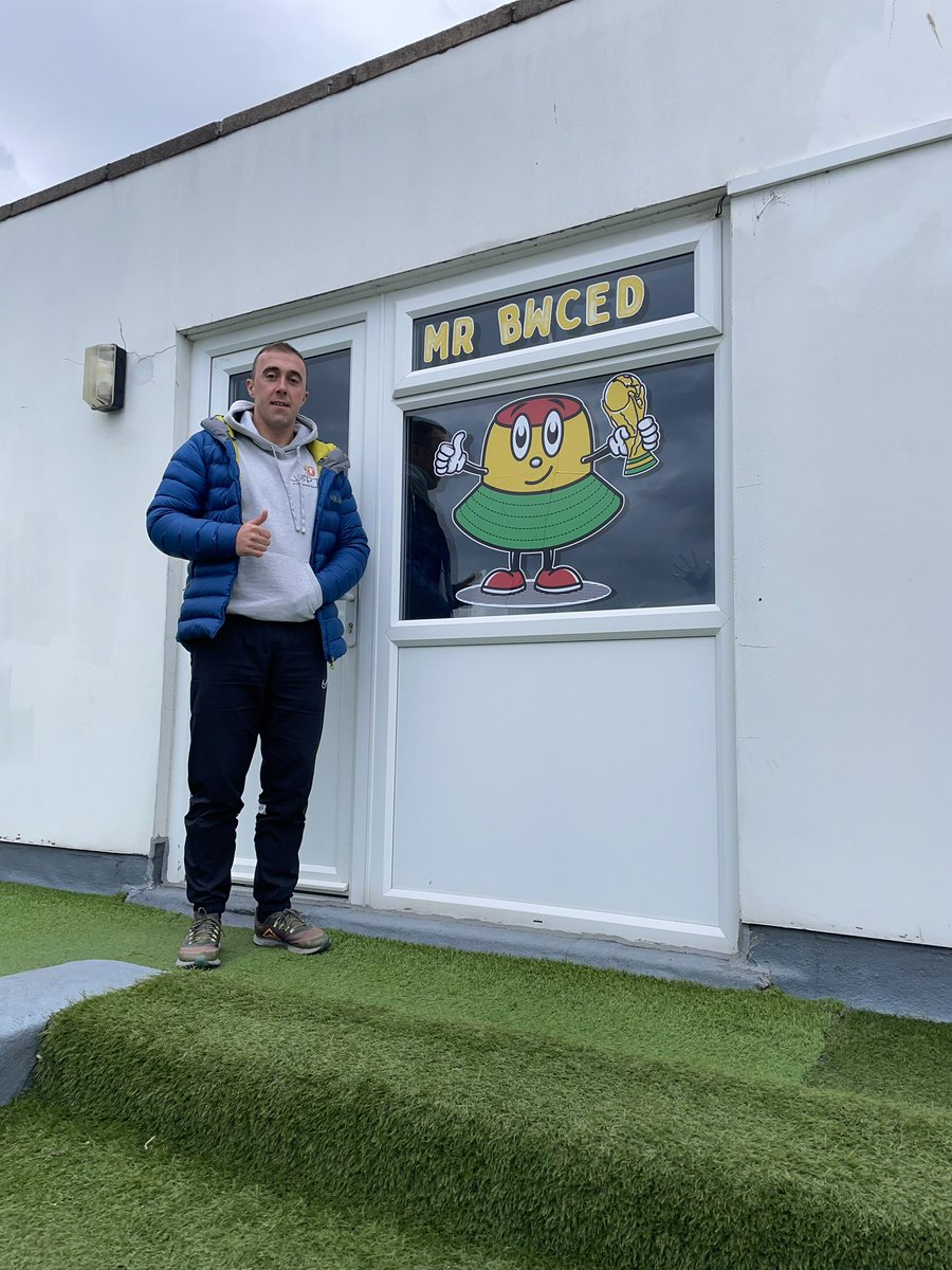 Mr Bwced has arrived in #connahsquay ahead of the #WorldCup2022 🏴󠁧󠁢󠁷󠁬󠁳󠁿🏆⚽️🇶🇦

<a href="/DeesideDotCom/">DEESIDE.com</a> <a href="/joerob_leader/">Joe Robinson</a> <a href="/spiritof58wales/">TIM WILLIAMS</a> <a href="/leaderlive/">LeaderLive</a>