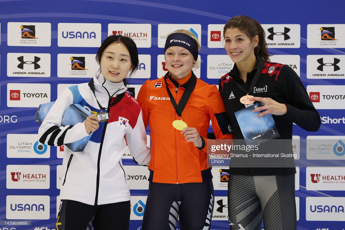 eunju975's tweet photo. #ShorttrackSkating 
#WCSaltLake 2022 
🇺🇲 #USA #SaltLake 
ISU WC 2차
11/06
#Women 500(2) Final A
🥇 #XandraVELZEBOER  41.602 🇳🇱 
🥈 #최민정 42.384 🇰🇷
🥉 #RikkiDOAK  42.478 🇨🇦 https://t.co/1VlpzZs9Hq