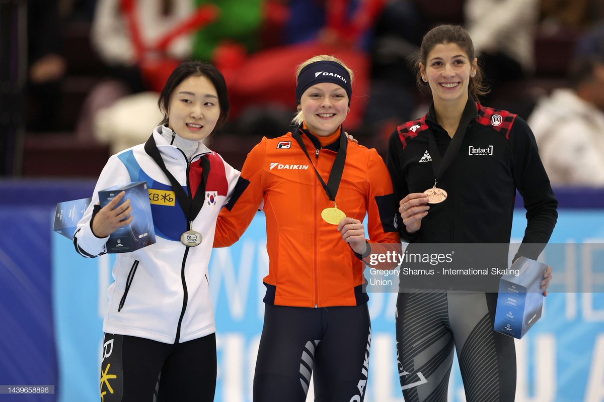 eunju975's tweet photo. #ShorttrackSkating 
#WCSaltLake 2022 
🇺🇲 #USA #SaltLake 
ISU WC 2차
11/06
#Women 500(2) Final A
🥇 #XandraVELZEBOER  41.602 🇳🇱 
🥈 #최민정 42.384 🇰🇷
🥉 #RikkiDOAK  42.478 🇨🇦 https://t.co/1VlpzZs9Hq