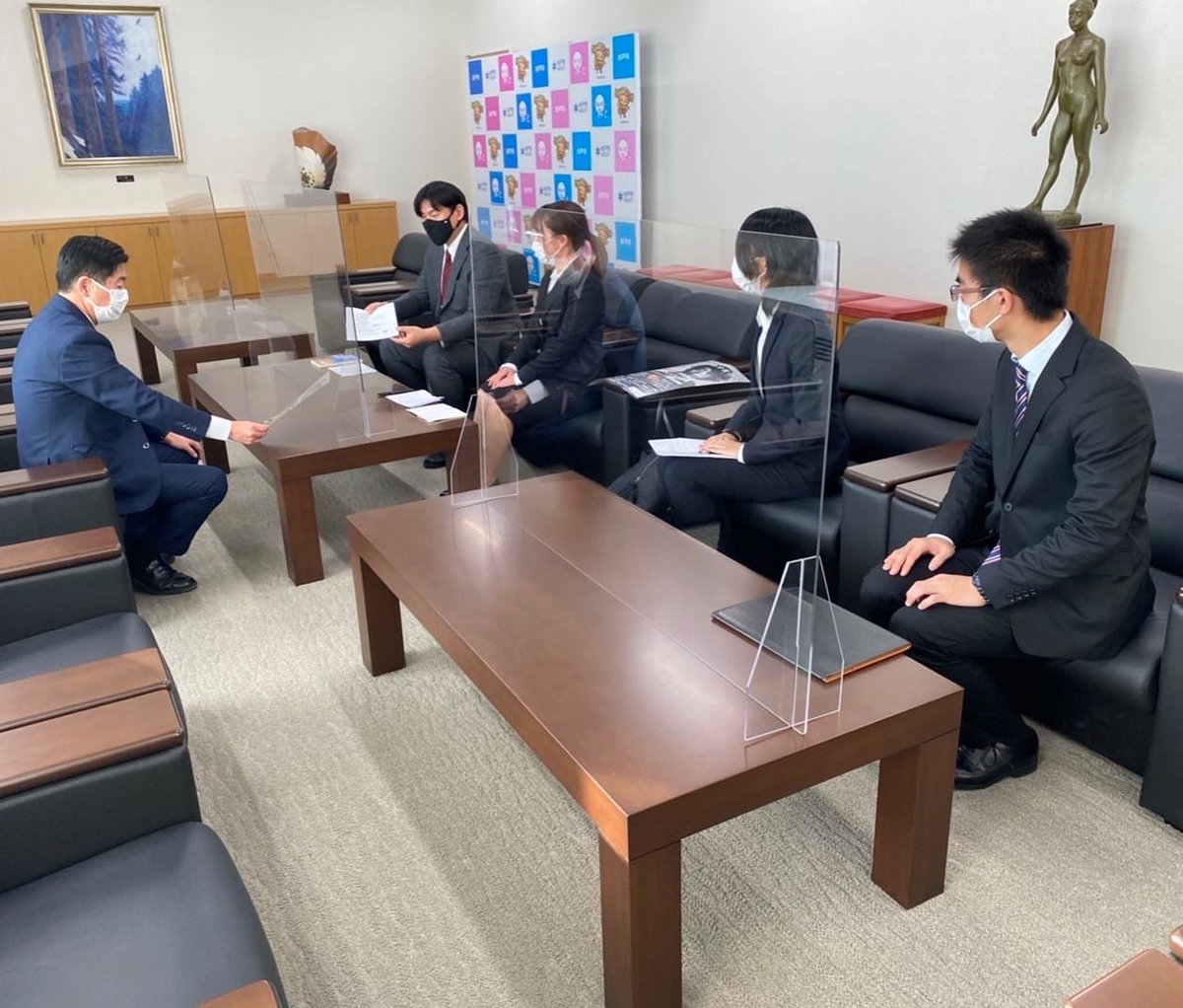 MIJWoy's tweet photo. 今日は水戸市役所に伺い、高橋靖市長に表敬訪問させていただきました！
多様性を尊重する必要性を色々な世代に広めていきたい、という市長の思いが伝わってきました✨️
お忙しい中お時間をいただきありがとうございました🙇‍♀️

 #水戸 #多様性 #社会課題解決セミナー #MIJW https://t.co/xFLL5Mmhvg