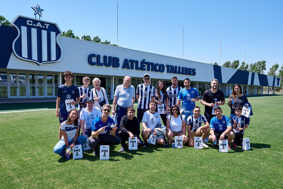 CATalleresdecba's tweet photo. 💙 Nuestros socios/as recorriendo el Centro de Alto Rendimiento Deportivo Amadeo Nuccetelli de la mano de @PepsiArgentina y #Chammas https://t.co/7mzu9IaG2l