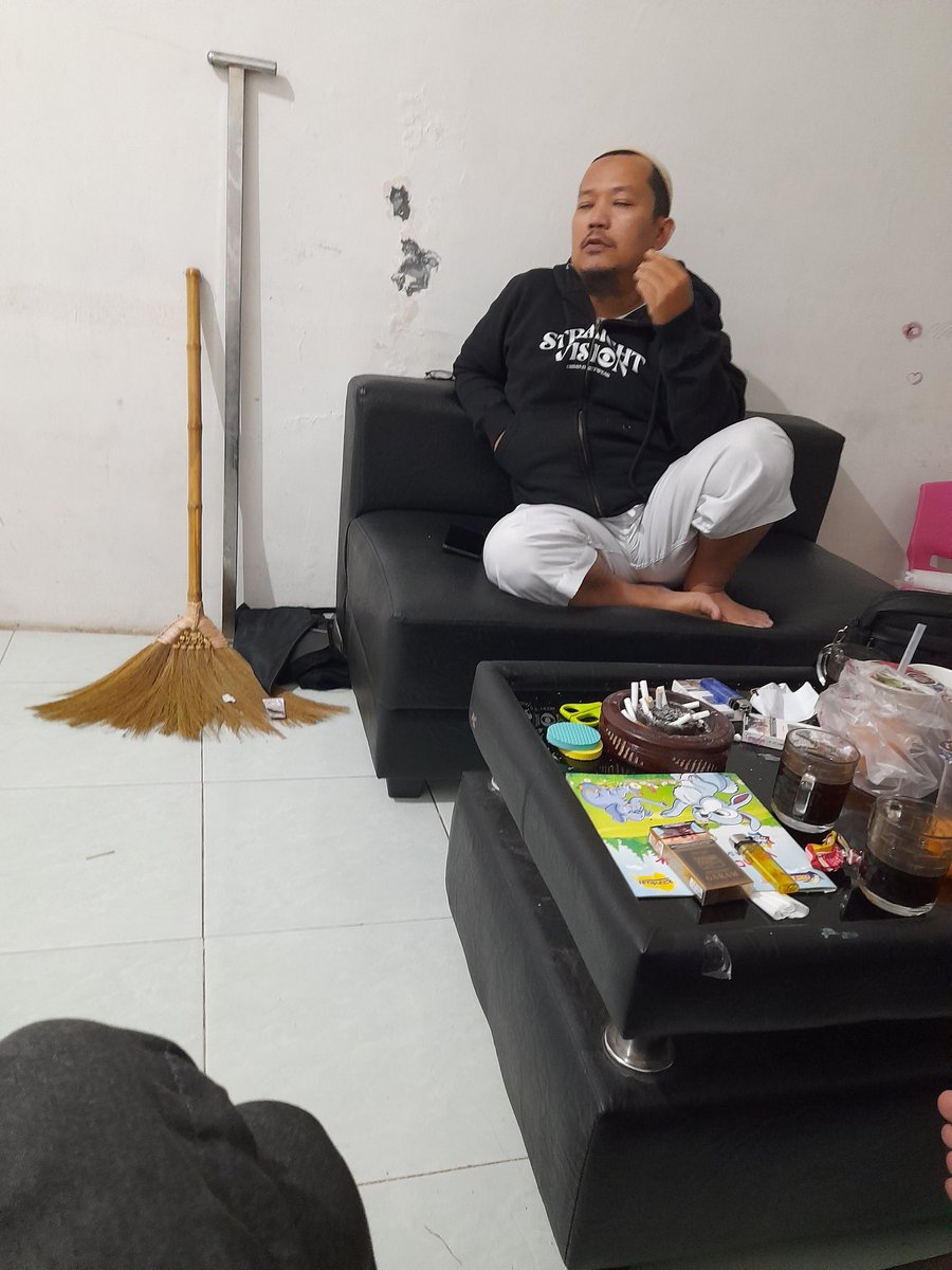 aripdharmawan's tweet photo. Silaturahmi @ straigh vision https://t.co/4L7eonVn13