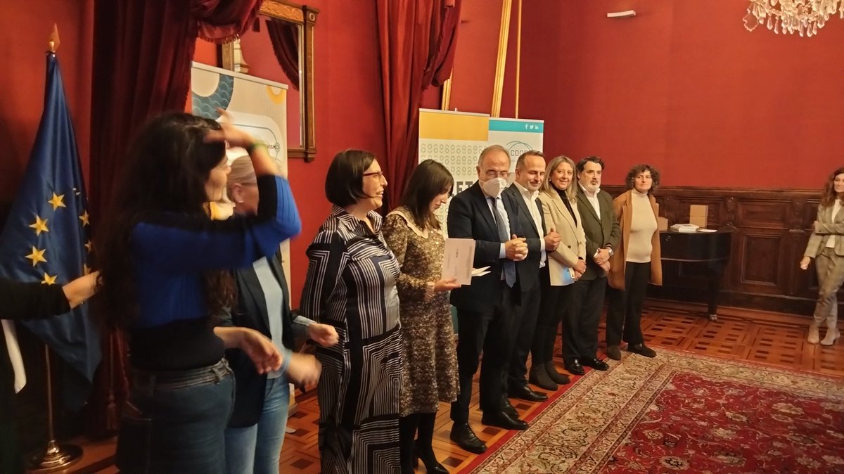 No <a href="/PazodeRaxoi/">Concello de Santiago</a>, poñendo en valor o cooperativismo como exemplo de resiliencia, intercooperación e alianzas público-privadas.

#SomosCooperativas #EconomiaSocial #Galicia