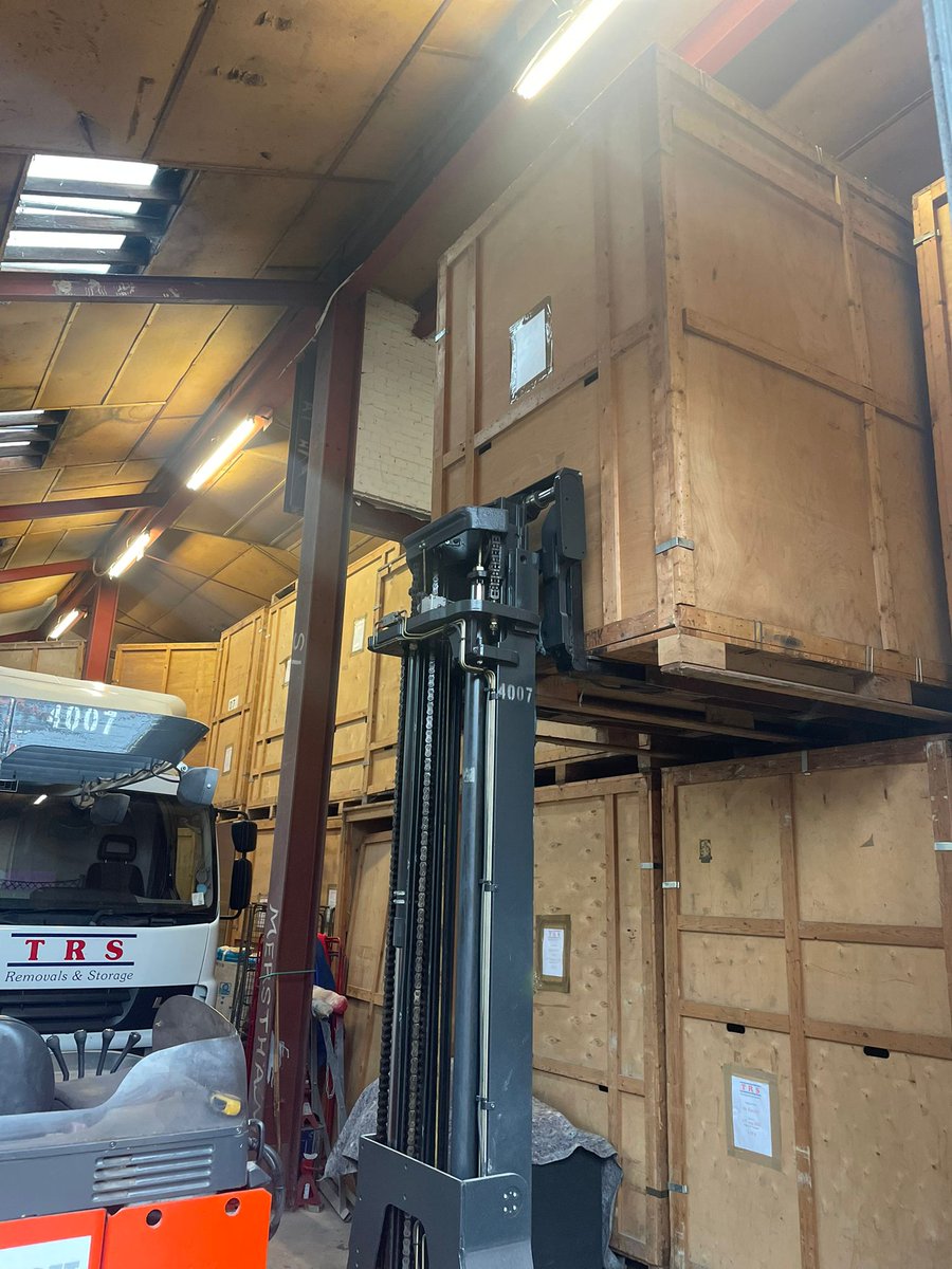 We also offer📦storage facilities in our own secure 🔗warehouse. We can offer both short and long-term storage using our secure container system. 🚛We can collect your goods and bring them to our store or you can bring your possessions into our warehouse. 

☎️ 01737 646162