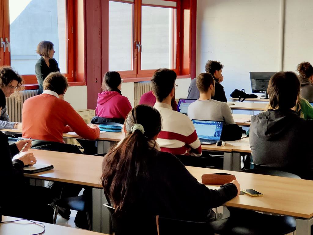 ❄️ #𝗪𝗶𝗻𝘁𝗲𝗿𝗦𝗰𝗵𝗼𝗼𝗹 - la nostra Prof. 𝗠𝗮𝗿𝗶𝗮 𝗔𝗱𝗲𝗹𝗲 𝗖𝗶𝗽𝗼𝗹𝗹𝗮 (<a href="/UniVerona/">Università di Verona</a>) presenta “Verso una #filologiaintegrata dei #manoscrittivolgari illustrati: le ragioni della #DigitalDocumentaryEdition” #digitalhumanities #eccellenza #altaformazione