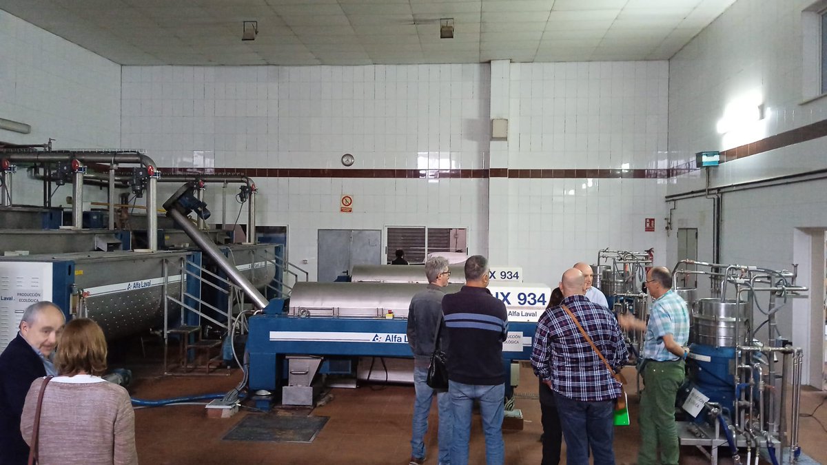agricola_v's tweet photo. Hace unas semanas tuvimos una visita a nuestras instalaciones del grupo ATRIAS de la provincia de Alicante.
Estas Agrupaciones para Tratamientos Integrados en Agricultura «ATRIAS» son una herramienta para mejorar la eficacia de las técnicas de lucha contra plagas en una provincia https://t.co/lgVngiWMpt