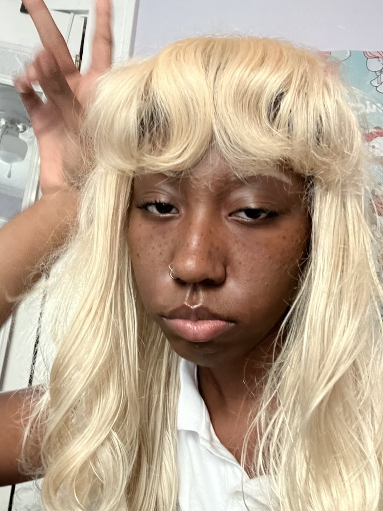 bloodiedwings's tweet photo. #nomakeupmakeup #justlashes https://t.co/fi1LXbXAxa