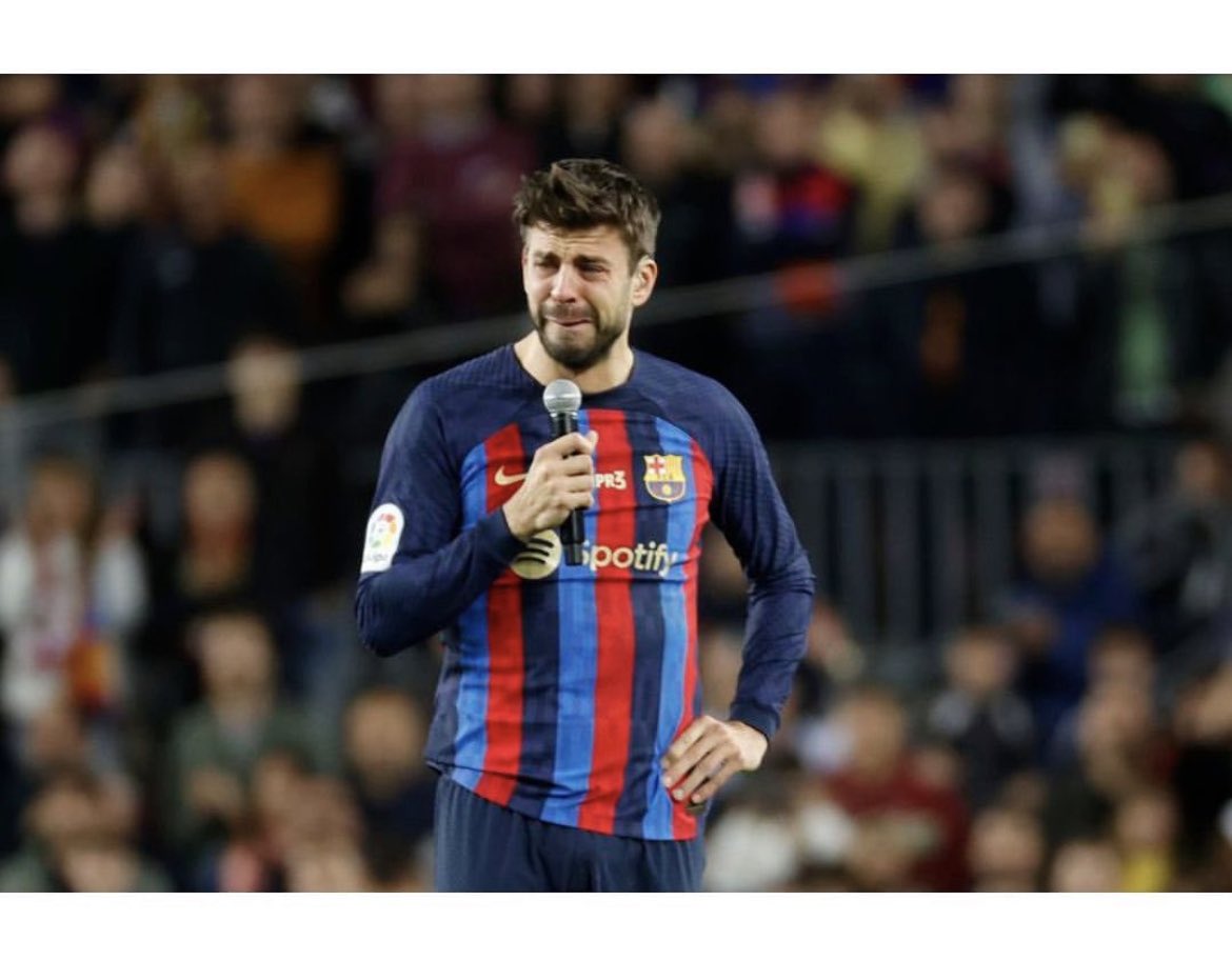 VivianaAgudelo's tweet photo. Hombres triste por el fútbol/ hombres triste por amor. 😂 #PiqueOut https://t.co/pWDDN4niNp
