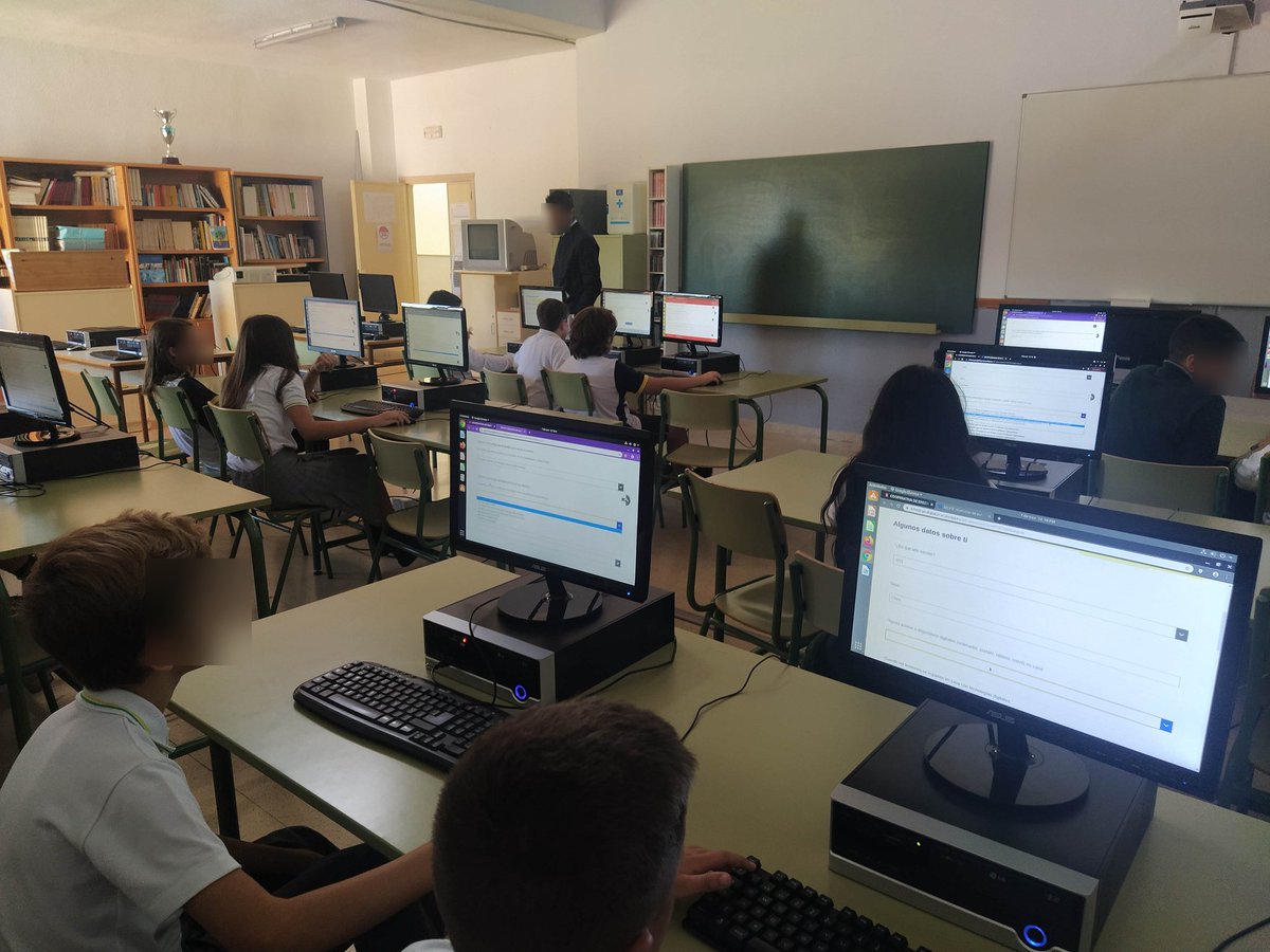 berkuber's tweet photo. Mis centros educativos comienzan a pasar SELFIE. 👏👏👏 https://t.co/CsMmkkeyVH