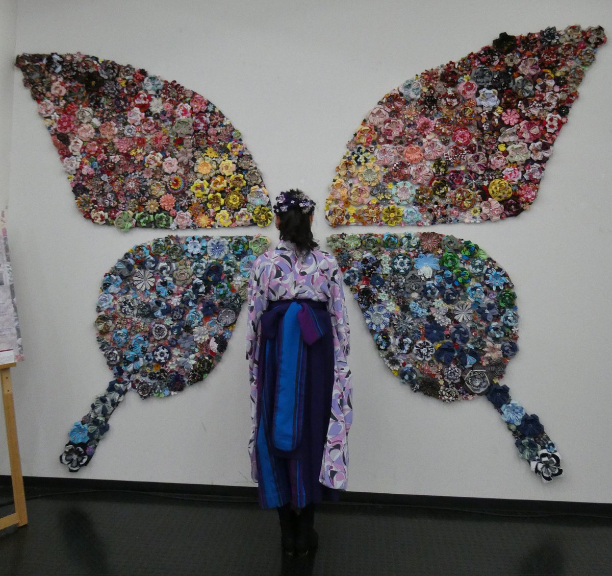 papupipupap's tweet photo. #卒業制作 #つまみ細工 #ウォールアート #蝶 #卒展 #卒業式 #袴 #髪飾り https://t.co/wb5Br1xdHn