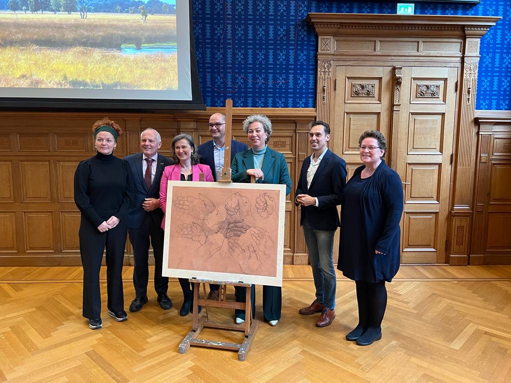 ProvDrenthe's tweet photo. In 2023 staat Drenthe in het teken van de culturele erfenis van Van Gogh. Gedeputeerden @NellekeVedelaar, @HenkBrinkDr en Drentse partners bezochten vandaag meerdere Van Gogh locaties in Brabant. #vangogheurope https://t.co/5QZi5TWgyx