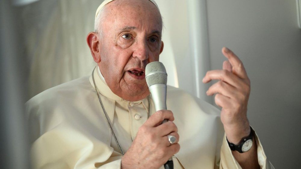 DruzinaSi's tweet photo. 🇻🇦 Kaj je papež Frančišek #Pontifex povedal časnikarjem med letom iz Bahrajna? ⬇️⬇️⬇️
https://t.co/K6N31wzaMo https://t.co/7PC3iAy52E