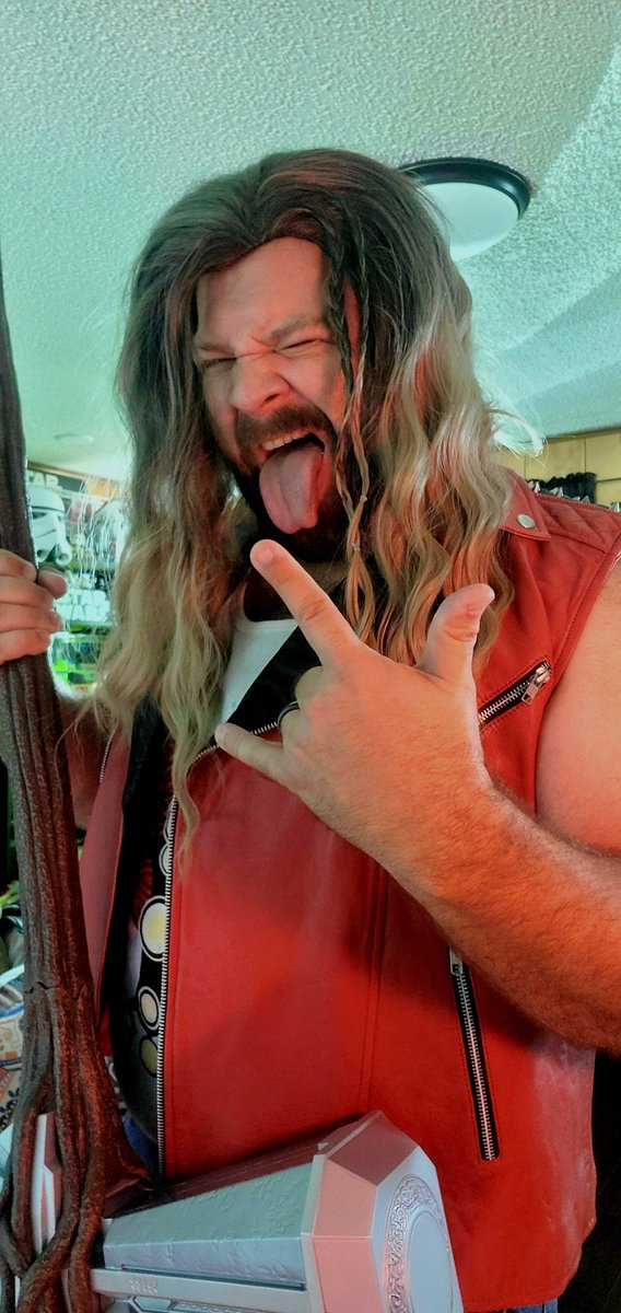 BeardedCaptainA's tweet photo. #thorloveandthunder @Marvel #revagerthor #thorcosplay #spaceviking #spacepirate #spaceangel #cosplayer https://t.co/yuEc3w4yxK