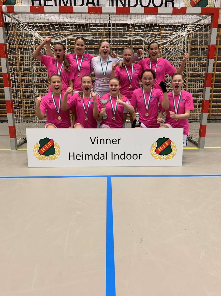 Futsalsesongen i gang. Heimdal Indoor med mange RIL-lag i aksjon. J15 gjentok bedriften fra i fjor og tok hjem seieren🥇 Samme gjengen hentet også en meget sterk bronse i dameklassen🥉 G13 røk i kvartfinalene. Det samme gjorde de to øvrige damelagene våre.
