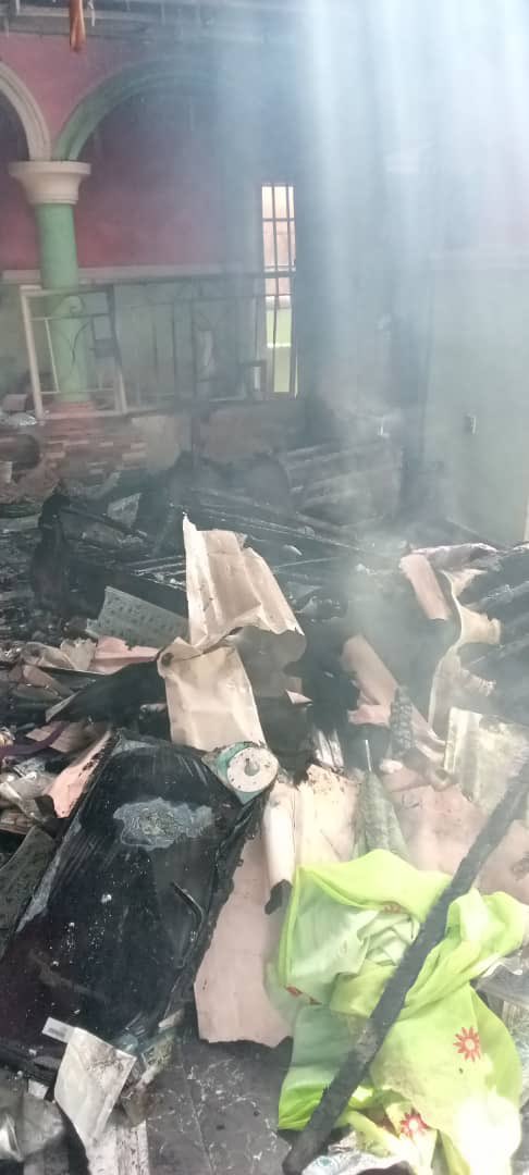 Official_Adamma's tweet photo. #OhaofiaIsBleeding
Nigeria arm forces is burning people's house, killing harmless citizens. #OhaofiaIsBleeding https://t.co/Mur4Eebt1k